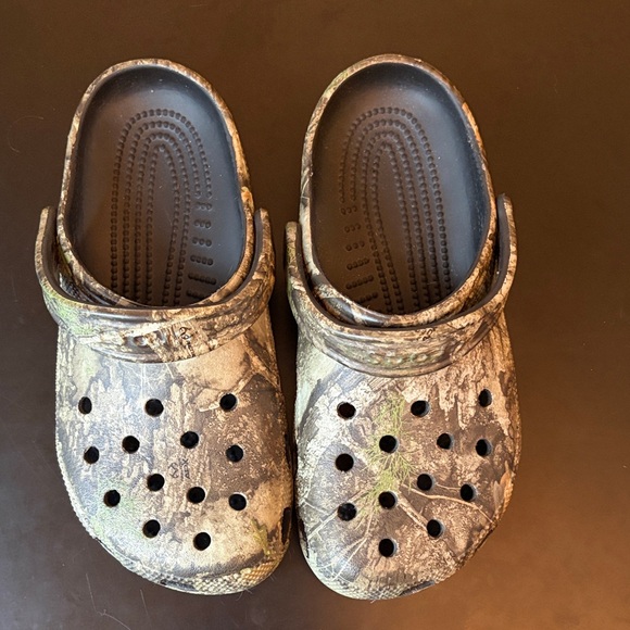 CROCS Classic Clog in Realtree Camouflage - Green/Brown - Picture 5 of 5